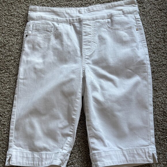 Tribal Bermuda Style Shorts in a Crisp White - Size 4 - Picture 1 of 1